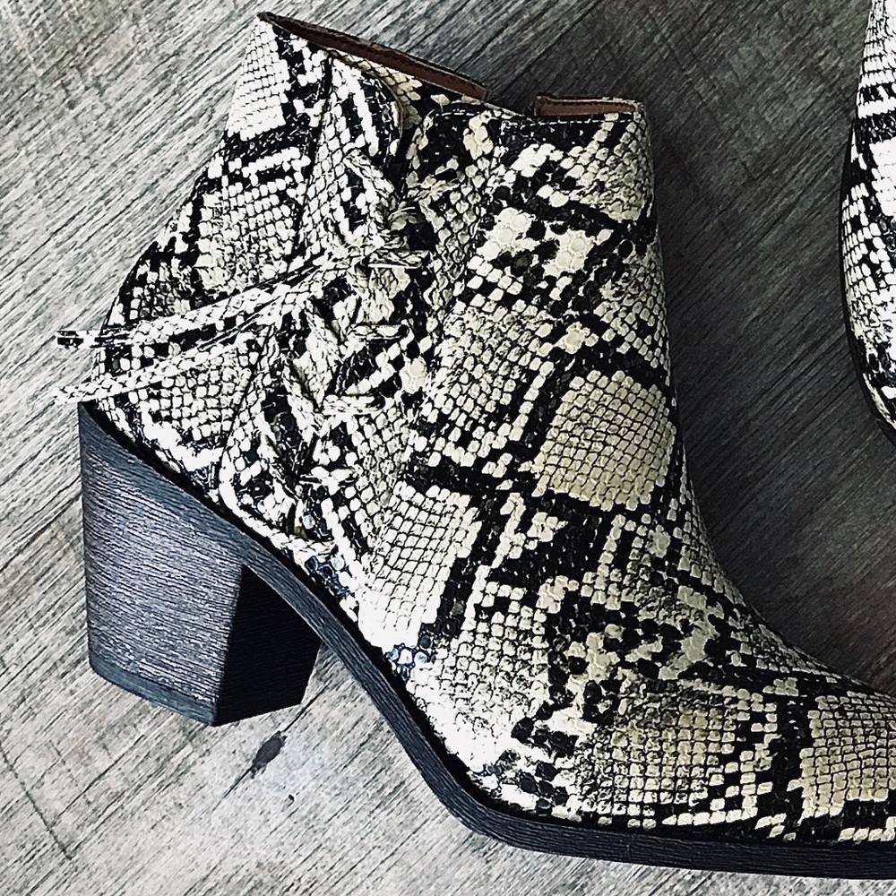 Mata Boho Python Snake Animal Print Heeled Bootie - Picture 2 of 9